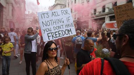 HUGE anti-lockdown protest hits London, as city braces for weekend of demonstrations (VIDEO)