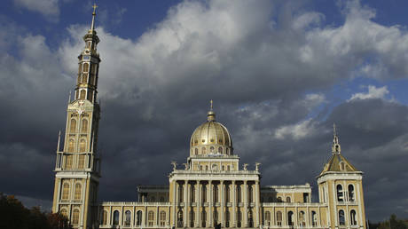 FILE PHOTO. Basilica of Our Lady of Lichen, in Lichen Stary, near Konin, central Poland. © Reuters / Kacper Pempel