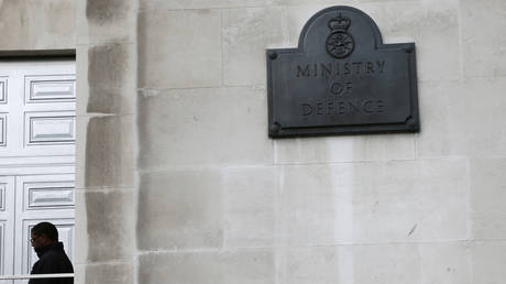 UK govt investigating after classified defence documents left at bus stop, minister apologises for &lsquo;mistake by individual&rsquo;