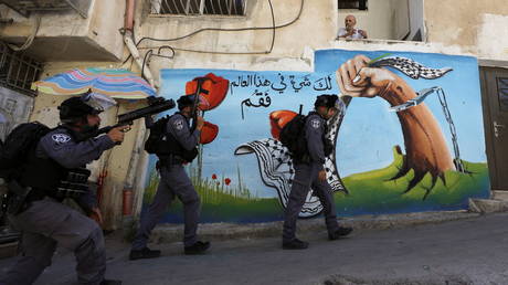 Israeli security force members during clashes with Palestinians, which erupted over demolition of a shop in the Palestinian neighbourhood of Silwan in East Jerusalem. © Reuters / Ammar Awad