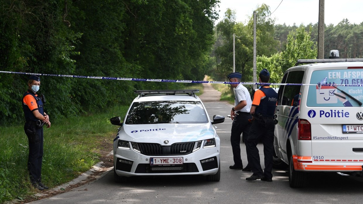 Belgian police at the site where a body, thought to be the one of missing rogue soldier Jurgen Conings, was found. © AFP / John Thys
