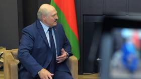 Lukashenko says Belarusians should be taught how to handle guns because ‘world has gone crazy’ & Minsk may find itself at war
