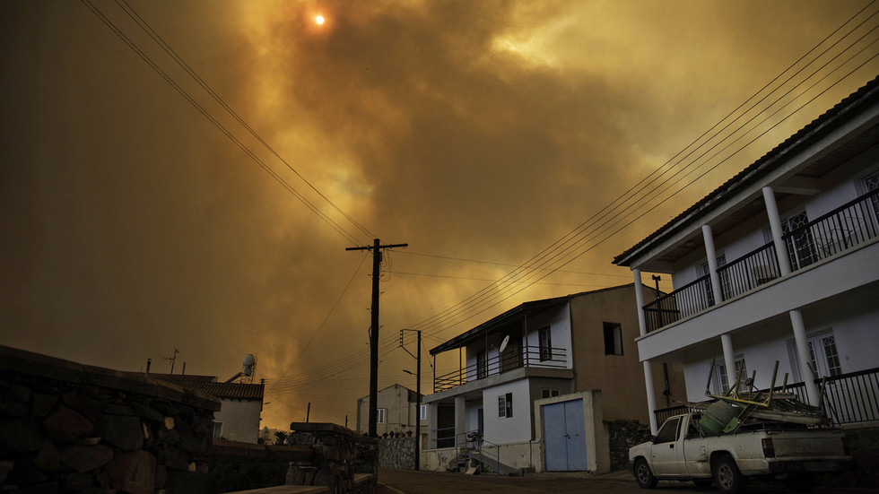 At least 4 killed as ‘one of the most destructive’ fires in decades rages in Cyprus (VIDEO)