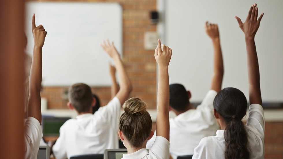 UK schools are ‘overtly’ politicising classes on sex & gender issues, despite laws mandating neutrality, Ofsted warns