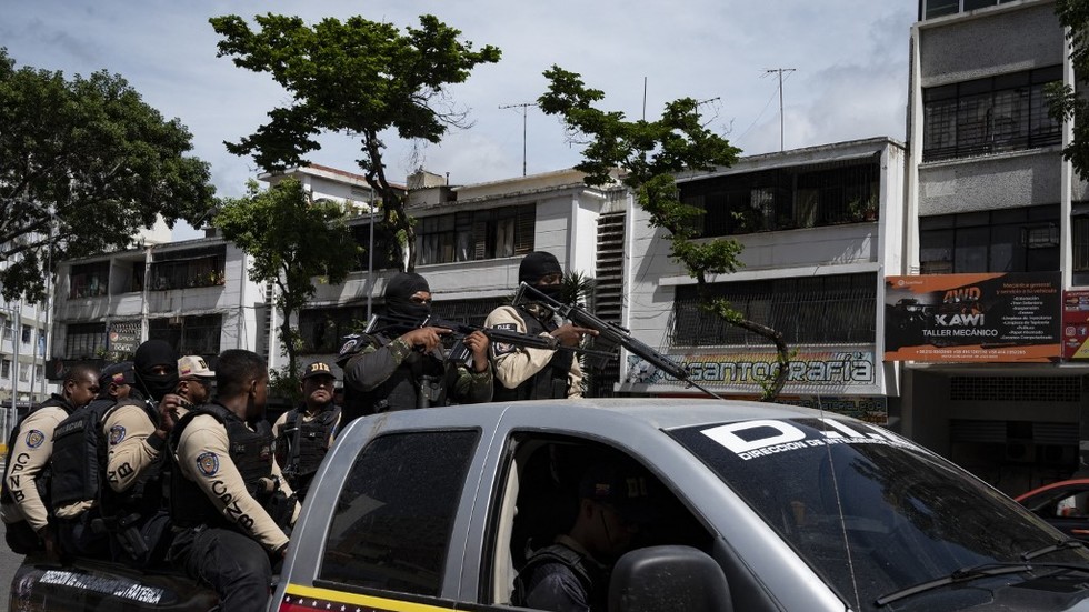 3 Reported Dead In Caracas Gun Battles As Venezuelan Police Fight Gangs ...