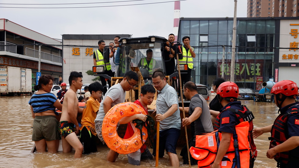 Hundreds Of Thousands Evacuated From Areas Devastated By Floods As ...