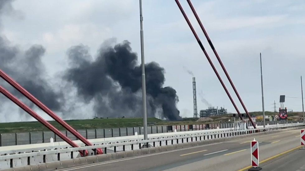 2 dead & 5 missing after HUGE explosion rocks German chemical park, injuring at least 31