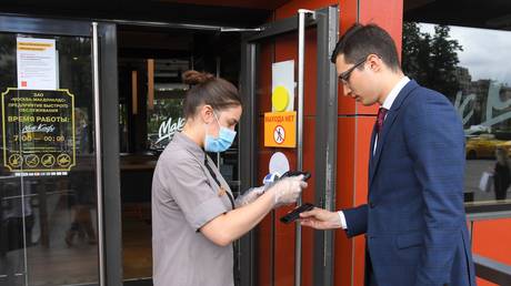 Dine another day: Russian secret service agents locked out of Moscow restaurants & bars over Covid-19 vaccine QR code confusion