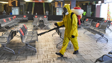 Russian Emergency Situations Ministry employees carry out disinfection of Kazansky Railway Station amid the ongoing COVID-19 pandemic, in Moscow, Russia. © Sputnik