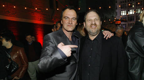 FILE PHOTO. Director Quentin Tarantino (L) points at producer Harvey Weinstein at the after-party for the premiere of "Grindhouse" in Los Angeles March 26, 2007. © Reuters / Mario Anzuoni