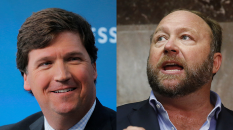 Tucker Carlson (L) and Alex Jones (R) © Reuters / Lucas Jackson and Jim Bourg