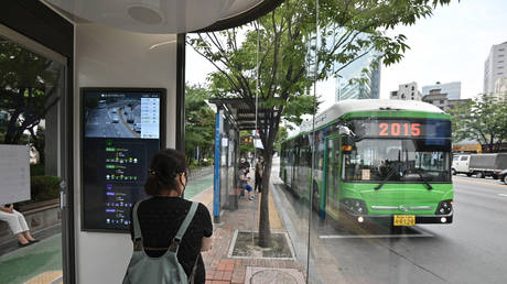 FILE PHOTO: A bus stop in Seoul, South Korea, 2020. © Jung Yeon-je/AFP