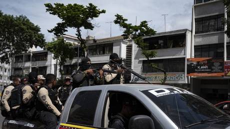 Security forces in Caracas during clashes against alleged members of a criminal gang in the surroundings of La Cota 905 neighborhood on July 8, 2021 © Yuri CORTEZ / AFP