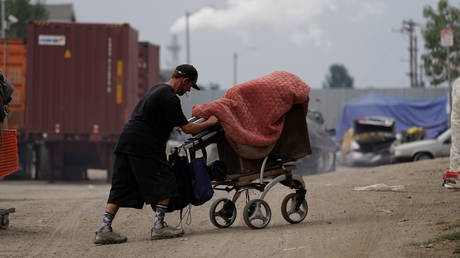 One of several homeless encampments in Los Angeles, CA © Reuters / Bing Guan