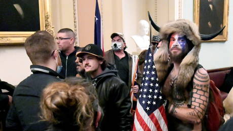 FILE PHOTO: Supporters of Donald Trump demonstrate inside the US Capitol in Washington, DC, January 6, 2021 © Reuters / Mike Theiler