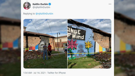 Lightning strikes George Floyd mural in Ohio, reducing it to pile of bricks, witnesses tell authorities (VIDEOS)