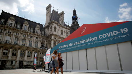 Macron&rsquo;s popularity dips by 13% among young people after France introduces health passes & mandatory vaccination