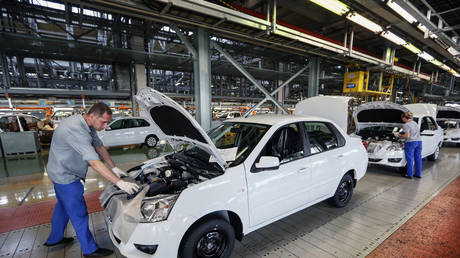 Lada Granta assembly line at AVTOVAZ automobile plant in Togliatti. © Sputnik / Igor Ageyenko