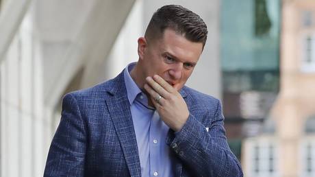 FILE PHOTO: Stephen Yaxley-Lennon, AKA Tommy Robinson, arrives at the Old Bailey in central London on July 5, 2019 © AFP / Tolga Akmen