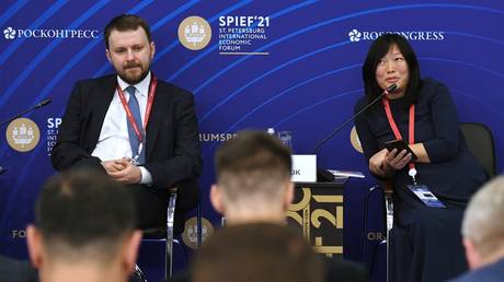 FILE PHOTO. Presidential Aide Maxim Oreshkin, left, and Director General of Wildberries Company Tatyana Bakalchuk attend the session titled "Russia’s Golden Era for E-Commerce" at the Saint Petersburg International Economic Forum (SPIEF) in St. Petersburg, Russia. © Sputnik