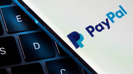 A smartphone with the PayPal logo is placed on a laptop in this illustration taken on July 14, 2021. © REUTERS/Dado Ruvic/Illustration