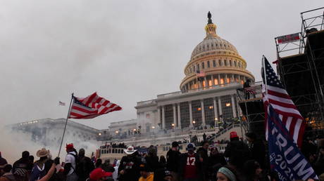FILE PHOTO: Police attempt to clear the US Capitol Building with tear gas as supporters of Donald Trump gather outside, in Washington, DC, January 6, © Reuters / Stephanie Keith