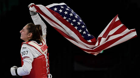 USA's Anastasija Zolotic celebrates winning against Russia's Tatiana Minina in the taekwondo women's -57kg gold medal bout during the Tokyo 2020 Olympic Games at the Makuhari Messe Hall in Tokyo on July 25, 2021. © AFP / Javier SORIANO