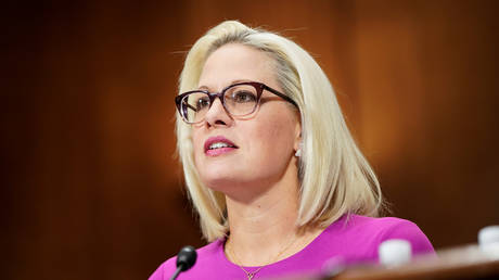 Senator Kyrsten Sinema (D-AZ) speaks in support of a judicial nominees during a hearing before the Senate Judiciary Committee on Capitol Hill in Washington, U.S., December 4, 2019. © REUTERS/Joshua Roberts