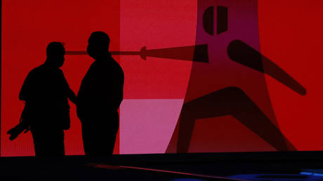 US fencers appear to have made a statement against one of their own squad members © Maxim Shemetov / Reuters