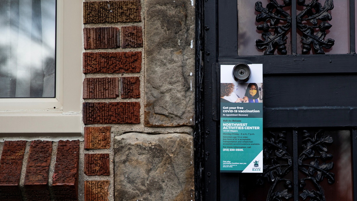Covid-19 vaccine leaflet is left behind on a door during door-knock campaign in Detroit, Michigan, US, May 4, 2021 © Reuters / Emily Elconin