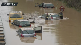 Serviciul feroviar a fost întrerupt și s-au ordonat noi evacuări în Europa, numărul de morți din cauza inundațiilor atingând 180