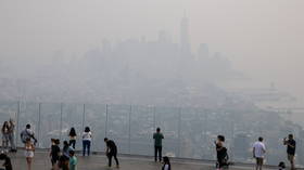 Нью-Йорк окутан дымкой от лесных пожаров на всем пути с Западного побережья, поскольку качество воздуха ухудшилось за 14 лет (ФОТО)