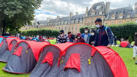 Tent camp for 400+ homeless migrants erected in upscale Paris district in protest about ‘dignified’ accommodation