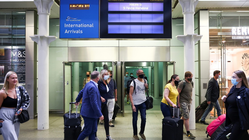 My farcical waste-of-time Covid isolation in the UK, where the rules are far too lax and no one checks if I’m actually complying