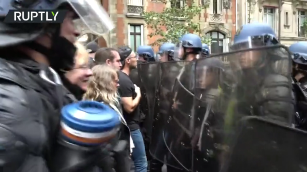 Thousands protest across France over Macron’s Covid-19 health pass & mandatory vaccination (VIDEOS)