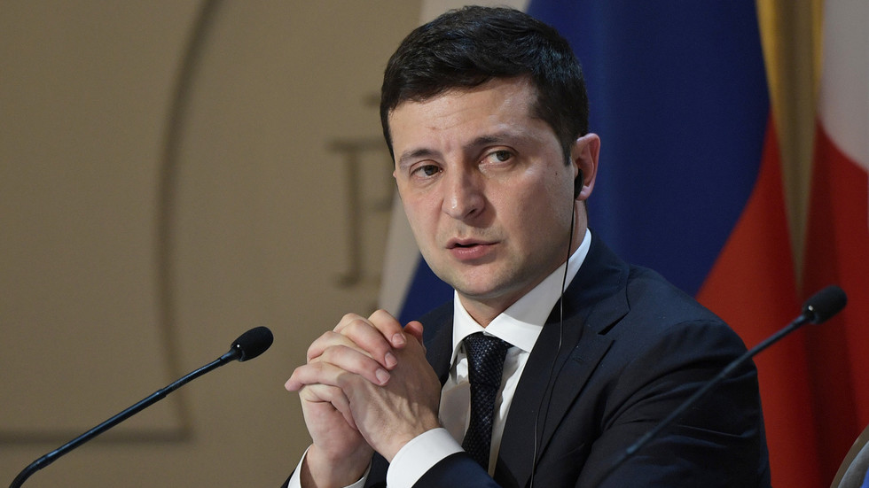 European journalists slam Ukraine’s Zelensky for banning independent media outlet Strana & threatening ‘press independence’