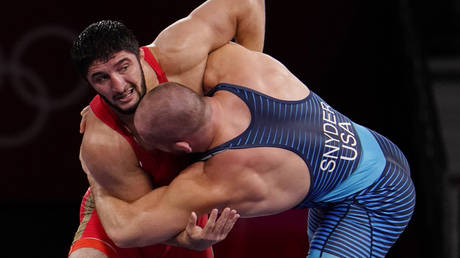 Sadulaev beat US rival Synder to win Tokyo gold. © Reuters