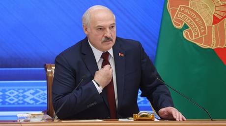 Belarusian President Alexander Lukashenko speaks during his meeting with members of the general public, experts and the media community in a format of a big news conference at the Independence Palace, in Minsk, Belarus. © Sputnik / BelTA