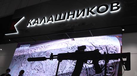 FILE PHOTO. Visitors examine AK-12 assault rifles made by the JSC 'Concern Kalashnikov' during the exhibition of military armored vehicles at the ARMY 2020 International Military and Technical Forum at Patriot Park near Kubinka, Moscow region, Russia. © Sputnik