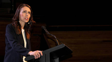 Prime Minister Jacinda Ardern addresses supporters at a Labour Party event in Wellington, New Zealand. © Reuters / Praveen Menon