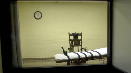 Death row inmate sues Texas prison demanding pastor&rsquo;s touch during execution by lethal injection