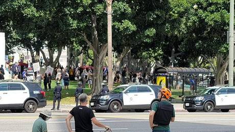 1 person stabbed as &lsquo;Medical Freedom&rsquo; rally clashes with counter protesters outside LA City Hall (VIDEO, PHOTO)