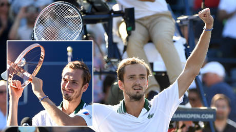 &lsquo;I couldn&rsquo;t have dreamt of this&rsquo;: Medvedev hailed &lsquo;flawless&rsquo; after ending 21-year Russian wait to close in on No1 Djokovic (VIDEO)