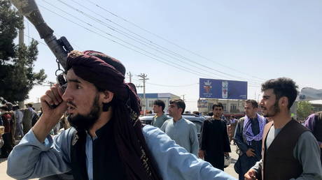 A member of Taliban forces inspects the area outside Hamid Karzai International Airport in Kabul, Afghanistan August 16, 2021. © REUTERS/Stringer