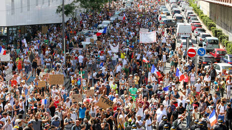 Thousands of demonstrators march on the street during the demonstration against the health pass. © Denis Thaust/SOPA Images/LightRocket via Getty Images