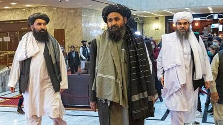 Taliban co-founder Mullah Abdul Ghani Baradar (C) attends talks in Moscow. ©Alexander Zemlianichenko / POOL via AFP