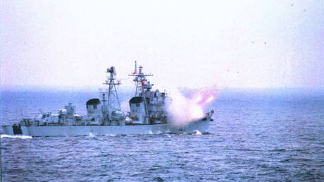 Chinese destroyer firing missiles at a submarine from the 'enemy' side during a large-scale, live ammunition exercise in the South China Sea in mid-March 1996 by the air force and navy of the Chinese People's Liberation Army. © STR / XINHUA / AFP