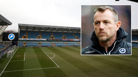 Millwall boss Gary Rowett has questioned the taking of the pre-match knee © Matthew Childs / Action Images via Reuters | Jason Cairnduff / Action Images via Reuters