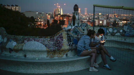 Catalan court ends Barcelona&rsquo;s nightly Covid curfew after rejecting government&rsquo;s attempt to lower criteria