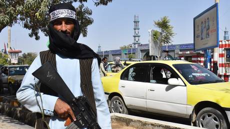 A militant of Taliban (banned in Russia) holds a rifle while standing on a street in Mazar-i-Sharif, Afghanistan. The Taliban offensive across Afghanistan was completed on August 15 by the seizure of Kabul. Ashraf Ghani left the country. The movement declared the end of the years-long war.